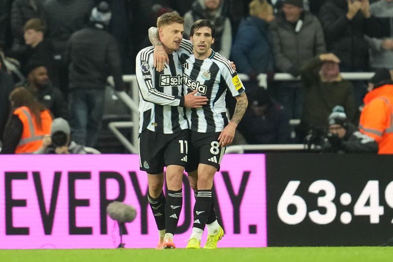 Harvey Barnes Mengamuk! Dua Golnya Bantu Newcastle Tumbangkan Man City 2-1 di St James’ Park