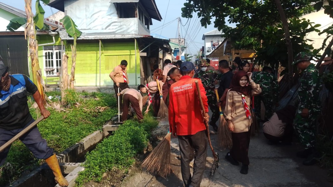 Peringati HUT ke-1 Kodam XIX/TT, Kodim 0320/Dumai Gelar Karya Bakti Bersihkan Pasar Bunda Sri Mersing