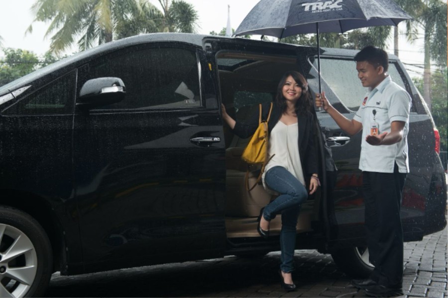 Efisiensi dan Kenyamanan dalam Perjalanan Bisnis, Pilih Rental Mobil TRAC dengan Pengemudi Berpengalaman