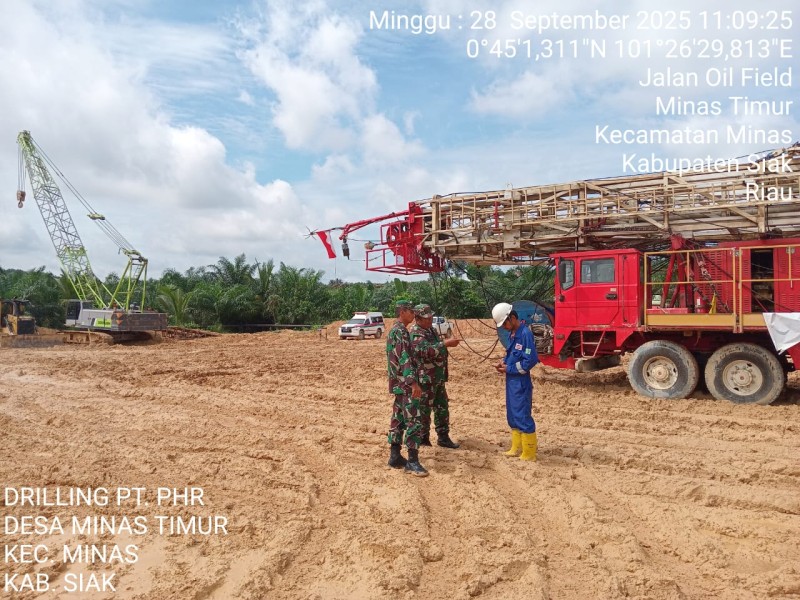Babinsa Koramil 03/Minas Gelar Patroli di Area Drilling, Pastikan Kegiatan Berjalan Aman