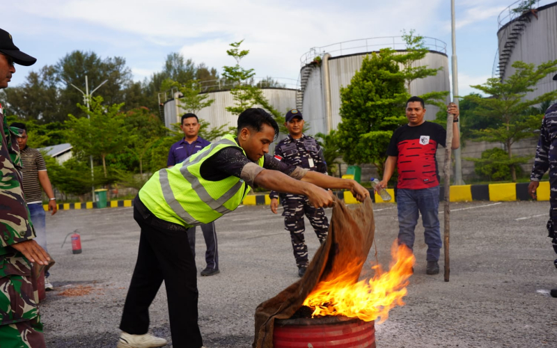 Perkuat Budaya Keselamatan Kerja, Pelindo Dumai Laksanakan Fire Drill Bersama Instansi Terkait