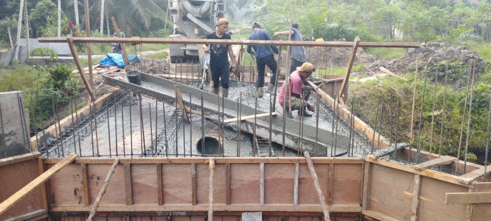 Kodim 0320/Dumai Terus Dukung Pembangunan Jembatan Beton Tahap VII di Lubuk Gaung