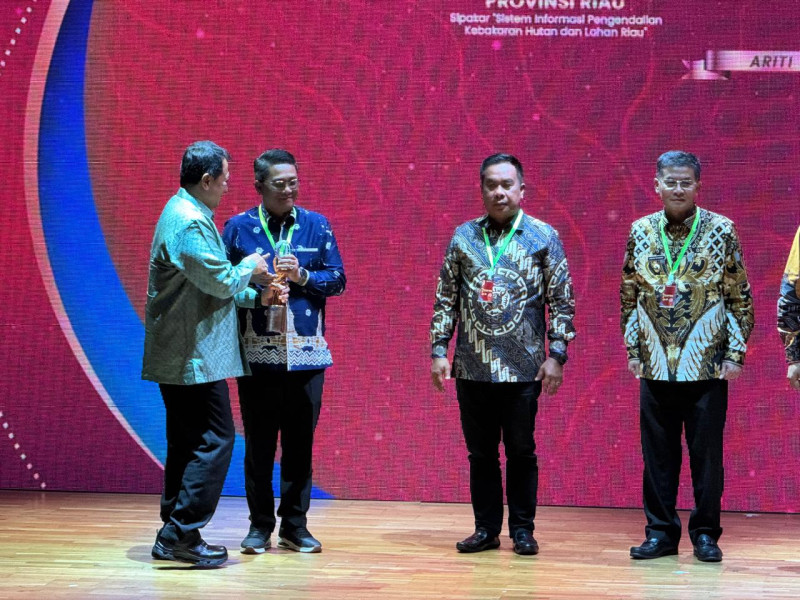 Sukses Tangani Karhutla, Pemprov Riau Terima Penghargaan Bhumandala Awards 2025