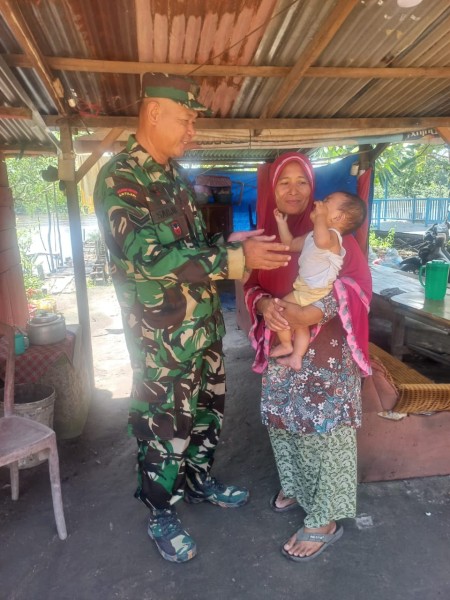 Sertu Sarju Laksanakan Pengecekan Anak Stunting di Kampung Tualang