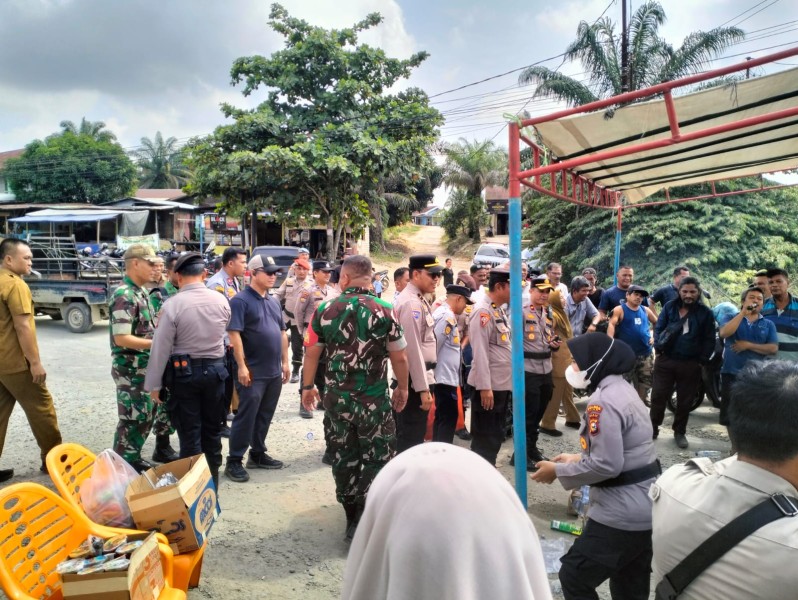 Danramil 03/Minas Pimpin Pengamanan Aksi Penyetopan Jalan Minas - Perawang, Situasi Tetap Kondusif