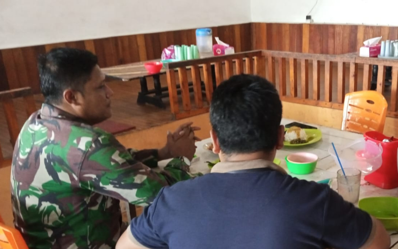 Perkuat Kemanunggalan TNI-Rakyat, Babinsa Koramil 03 Gelar Komsos di Lubuk Gaung