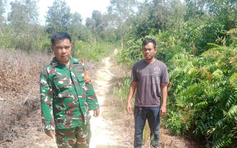 Cegah Karhutla dan Banjir, Babinsa Purnama Intensifkan Sosialisasi Lingkungan kepada Warga