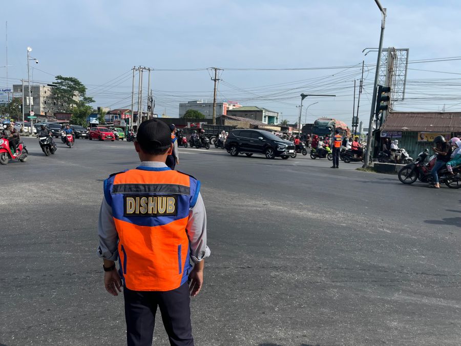 Dishub Tempatkan Petugas di Sejumlah Lokasi Cegah Truk Masuk Jalan Kota