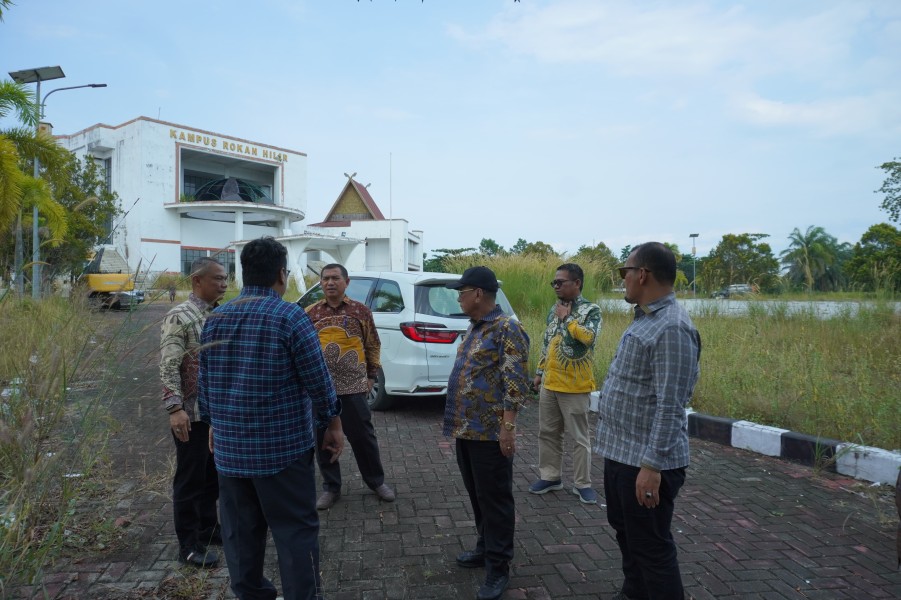 Bupati Rohil H. Bistaman Tinjau Lokasi Rencana Sekolah Garuda Bersama Kemendikti Sainstek