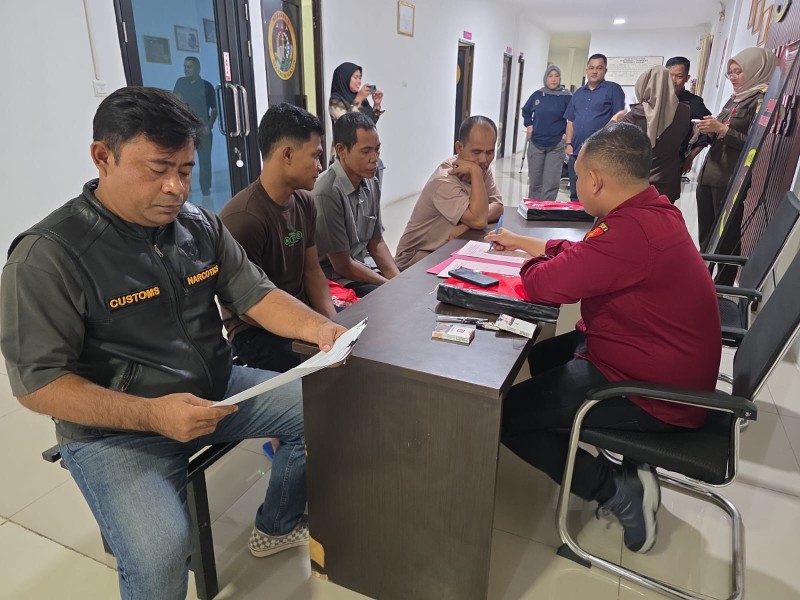 Dari Kayu hingga Rokok Ilegal, Bea Cukai Dumai Ungkap 4 Kasus Besar