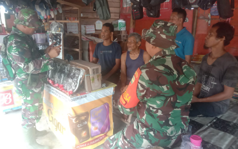 Babinsa Medang Kampai Intensifkan Patroli Karhutla di Teluk Makmur dan Guntung