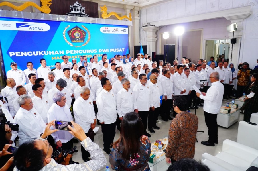 Menkomdigi Kukuhkan Pengurus PWI Pusat 2025–2030 di Monumen Pers Nasional: PWI Harus Jadi Rumah Aman dan Produktif bagi Wartawan