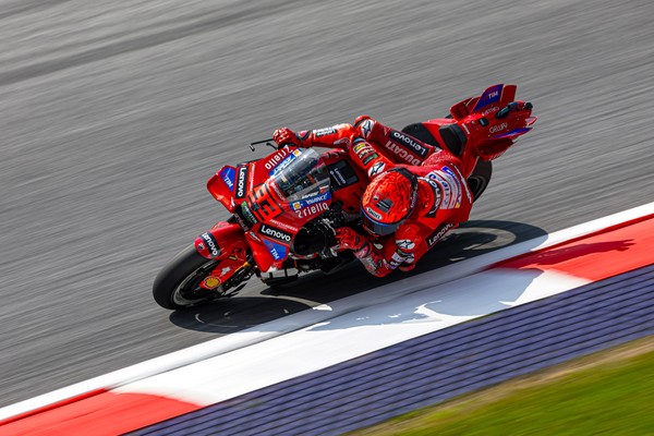 Adiknya Jatuh, Marc Marquez Juara Sprint Race MotoGP Catalunya 2025