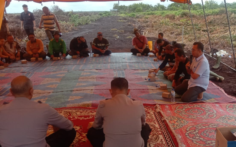 Dukung Kemandirian Pangan, Babinsa Koramil 03 Hadiri Panen Raya Jagung Pipil di Sungai Sembilan