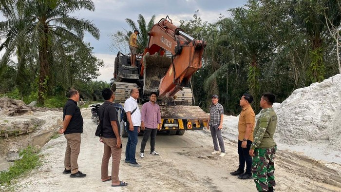 Aparat Gabungan TNI–Polri Bongkar Tambang Sirtu Ilegal di Kampar, Dua Pekerja Diamankan