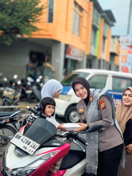 Kasat Lantas Polres Kampar Pimpin Jumat Berkah, Sentuh Hati Pengguna Jalan!