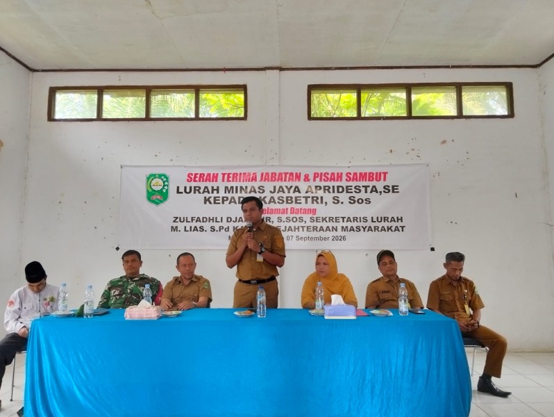 Babinsa Koptu Salomo Sembiring Hadiri Serah Terima Jabatan dan Pisah Sambut Lurah Minas Jaya