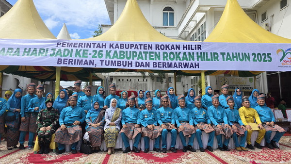 Hari Jadi ke-26 Rohil, Terima Bantuan Pendidikan dan Infrastruktur