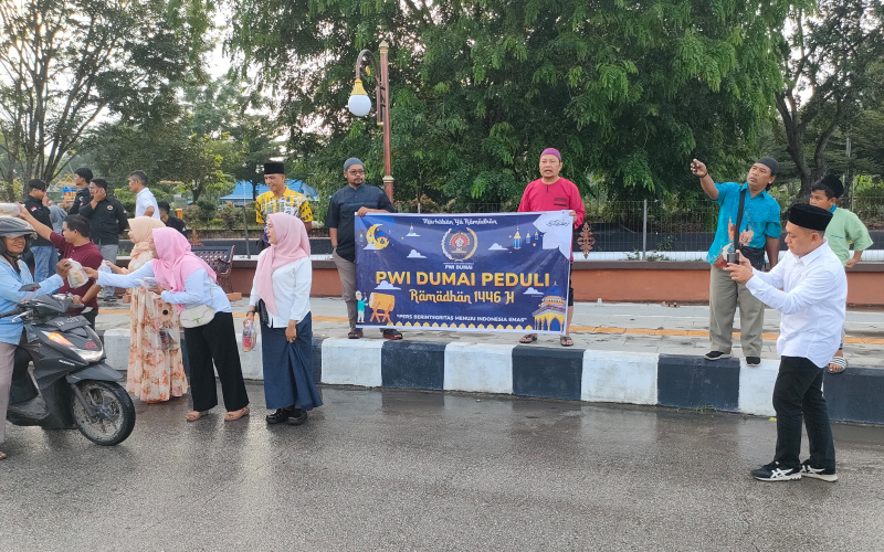 PWI Dumai Berbagi Takjil dan Gelar Buka Bersama