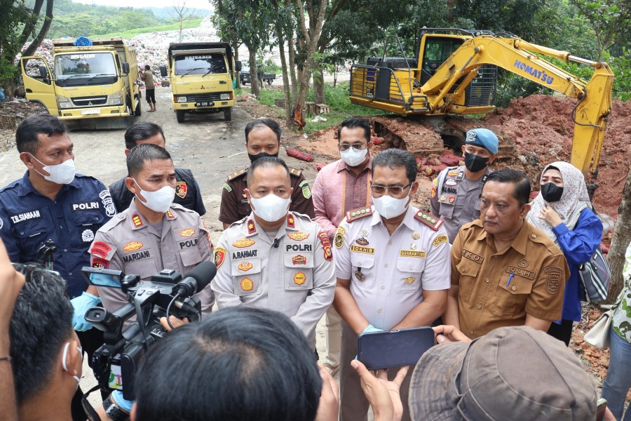 Polres Pelalawan Musnahkan 23 Ton Bawang Ilegal