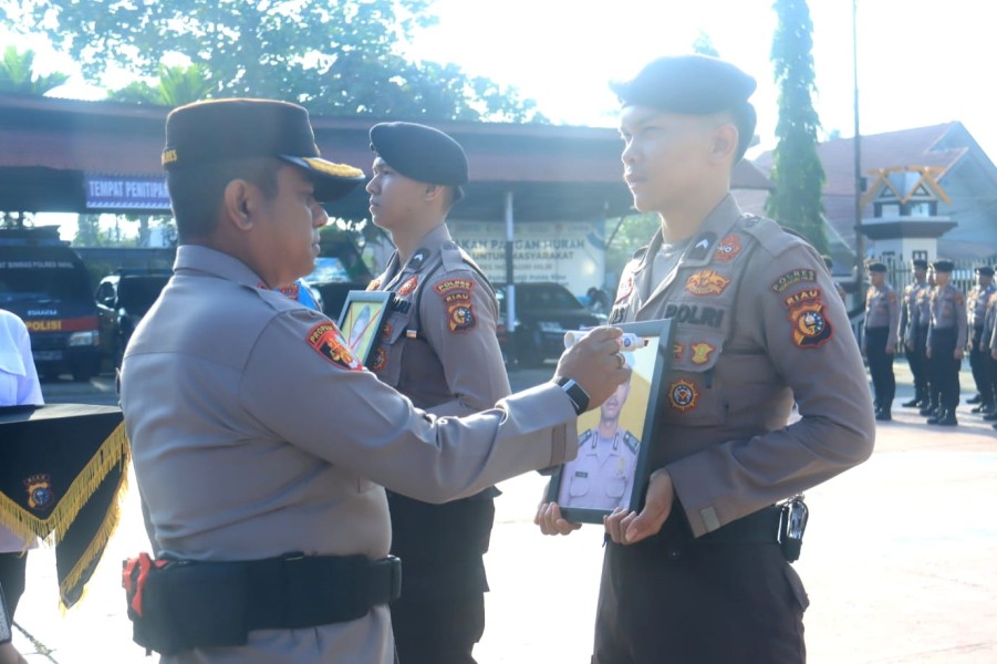 PTDH di Polres Inhil, Dua Bripka Kehilangan Seragam