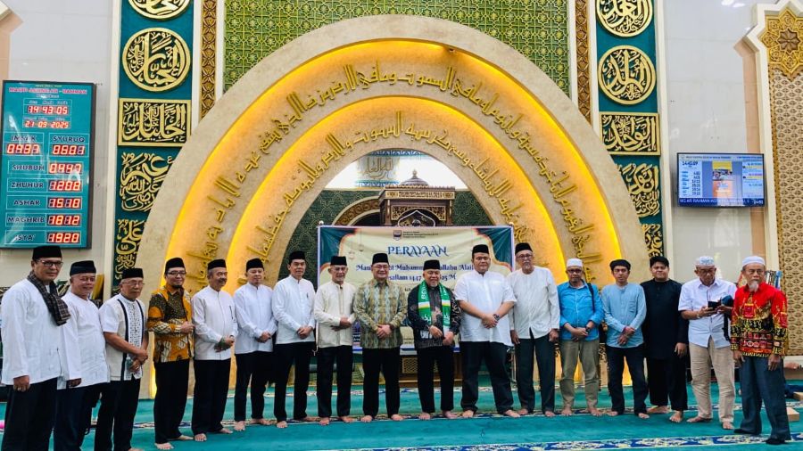 Dihadiri Sekdarov Riau, Ratusan Warga Antusias Ikuti Maulid Nabi Bersama KKSB Pekanbaru