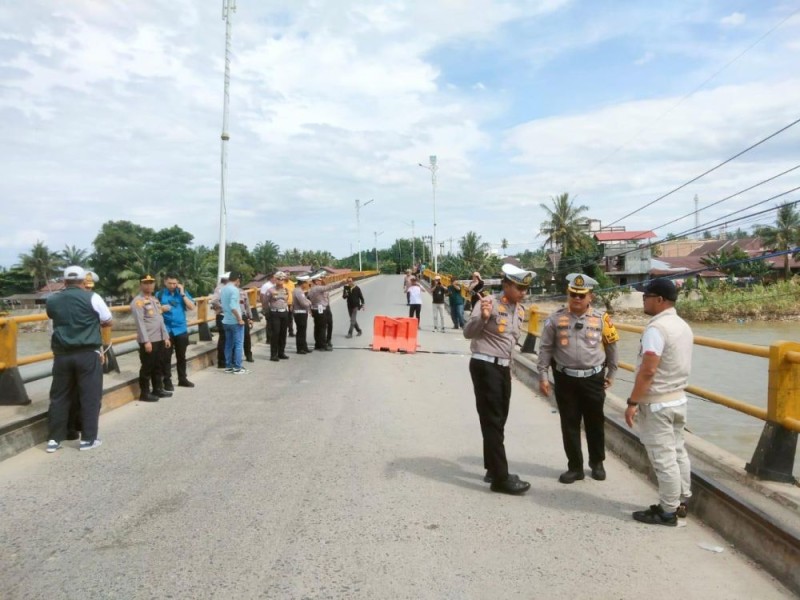Jembatan Sungai Rokan Ditutup Total, Masyarakat Diimbau Gunakan Jalur Alternatif