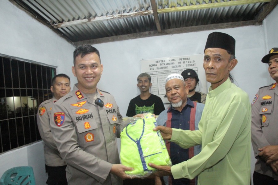 Kapolres Inhu Pimpin Patroli Tim Raga, Sapa Tokoh Masyarakat Hingga Cek Pos Satkamling