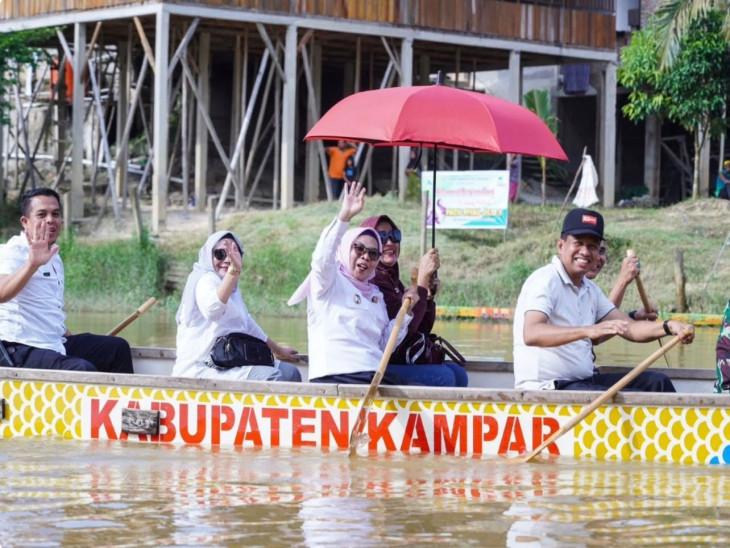 Wakil Bupati Kampar Tutup Festival Pacu Piyau, 8 Suku Kebun Durian Rayakan Tradisi Lokal