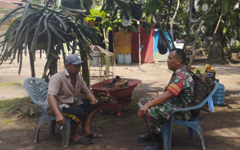 Komsos Babinsa Perkuat Kemanunggalan TNI dengan Masyarakat di Lubuk Gaung