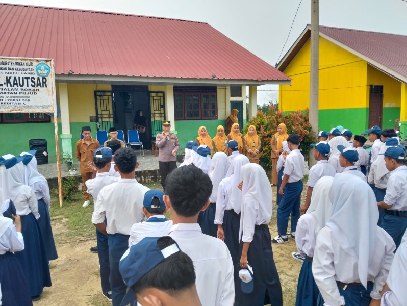 Program Quick Wins Polri, Polsek Pujud Turun ke Sekolah Dengarkan Keluhan Guru dan Siswa