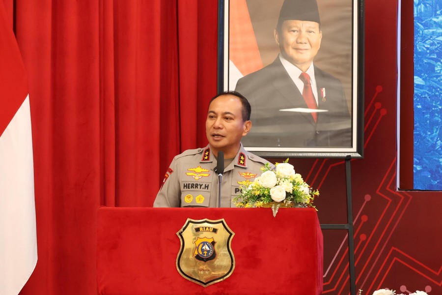 Kapolda Riau Beri Keleluasaan Anggota Antar Anak di Hari Pertama Sekolah