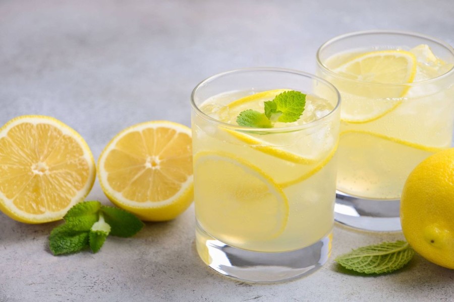 3 Manfaat Kesehatan Minum Air Lemon Hangat di Pagi Hari secara Ilmiah