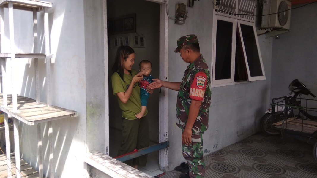 Babinsa Koramil 04/Perawang Laksanakan Pengecekan Anak Stunting di Koto Gasib, Siak