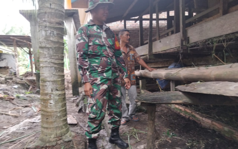 Babinsa Kelurahan STDI Dampingi Para Peternak, Sosialisasi Kesehatan