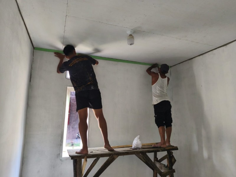 Satgas TMMD Kodim 0322/Siak Kebut Finishing RTLH dan Pemasangan Keramik MCK di Hari ke-27