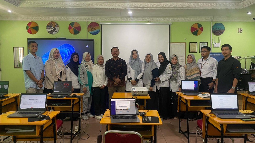 Dosen Fasilkom Unilak Gelar Pelatihan Penggunaan Aplikasi Scispace Untuk Tingkatkan Keterampilan Penulisan Ilmiah Bagi Guru SMAN 6 Pekanbaru