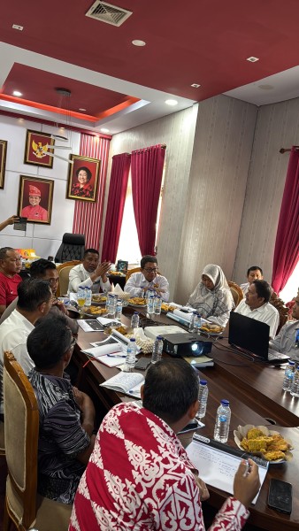 Bupati Zukri Pimpin Rakor Teknis Persiapan Penimbunan Jalan Lintas Timur Sumatera KM 73–82