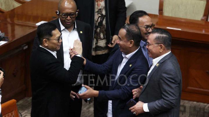 DPR Sahkan Adies Kadir Jadi Hakim MK Pengganti Arief Hidayat