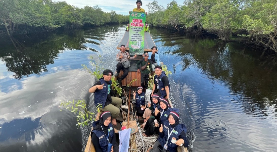 Bentengi Pesisir dari Abrasi, Bhabinkamtibmas Desa Bungur Bersama Warga Tanam Mangrove Sambut HUT Bhayangkara ke-80