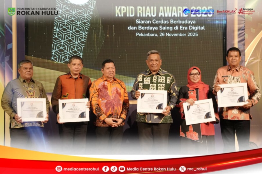 Rohul Buktikan Kiprah di Dunia Penyiaran, Bupati Anton Terima Dua Penghargaan KPID