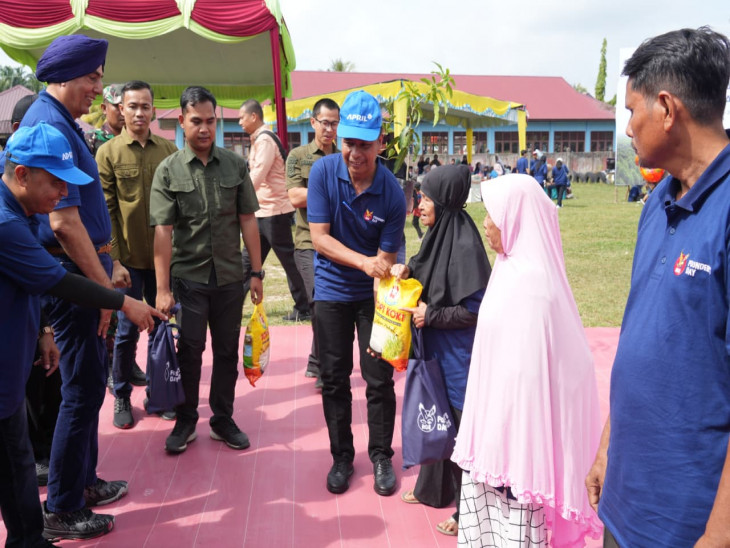 Bupati Kampar Apresiasi Kepedulian APRIL pada Acara Bakti Sosial RGE Founders Day 2025