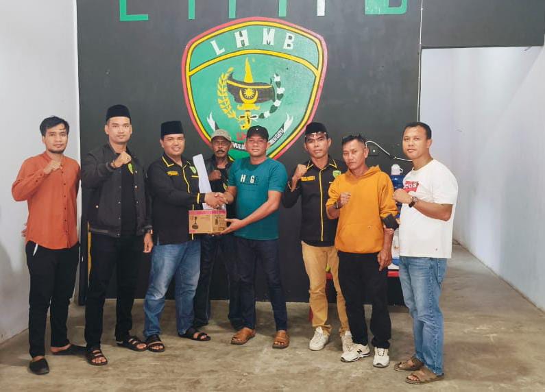 DPD LHMB Kota Dumai Serahkan Kipas Angin untuk DPC Kecamatan Sungai Sembilan