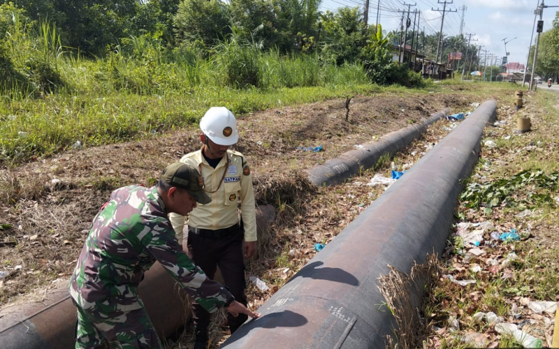 Babinsa Koramil 02 dan Tim SKK Migas Tingkatkan Pengamanan Jalur Pipa di Bagan Besar Timur