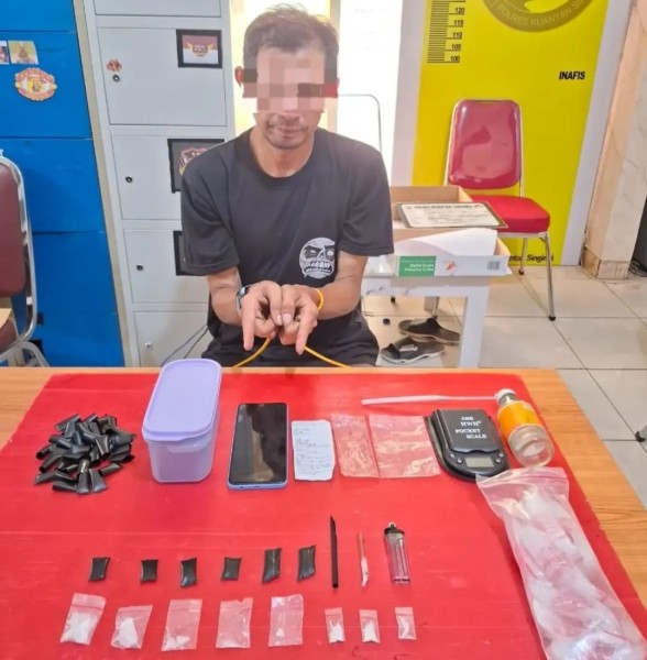 Sembunyikan Sabu di Tupperware, Polisi Bekuk Pengedar Narkoba di Desa Koto Taluk Kuansing