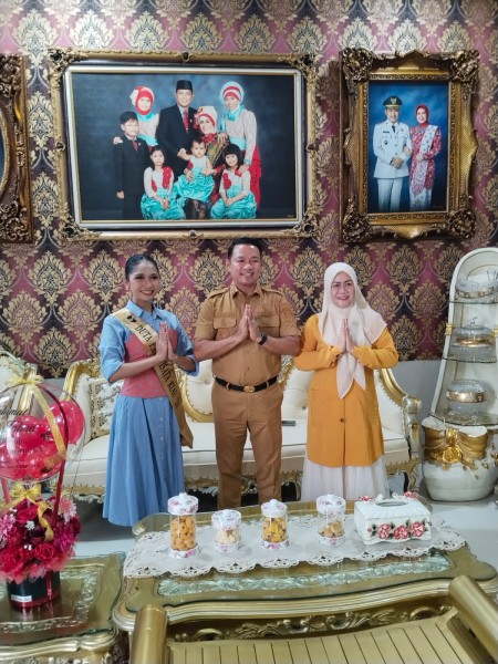 Wakil Bupati Pelalawan H. Husni Tamrin, S.H. dan Istri, Hj. Rohani Tamrin, S.E., Dukung Penuh Wahyu Trinanda Puteri Menuju Grand Final Duta Pariwisata Riau 2026