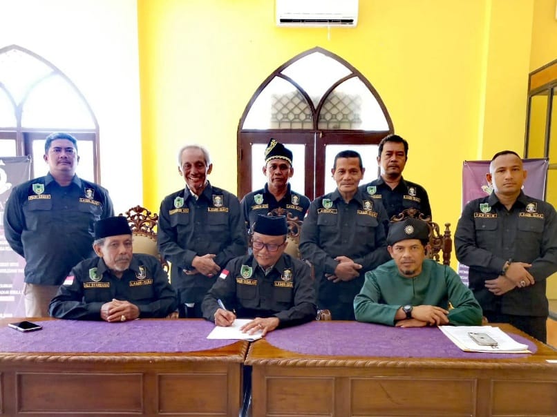 Ketua MKA dan DPH LAMR Resmi Tandatangani SK Pengurus Tameng Adat LAMR Kabupaten Siak