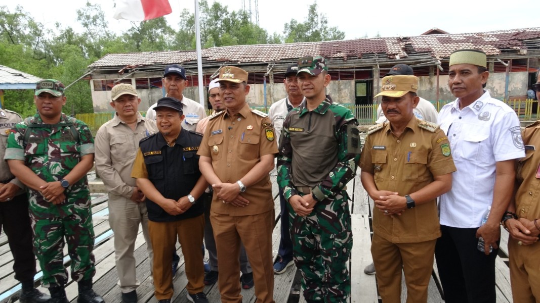 Atap Bocor hingga Dinding Rusak, SDN 004 Sungai Laut Jadi Sorotan Bupati Inhil
