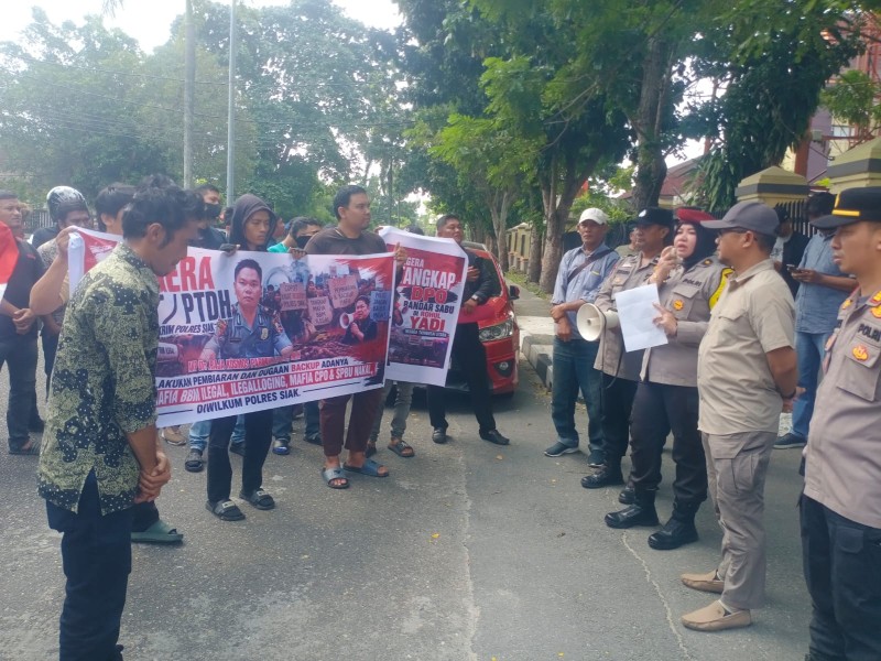 LSM Abdi Lestari Kembali Demo Polda Riau, Desak Usut Aktor di Balik Aktivitas Ilegal