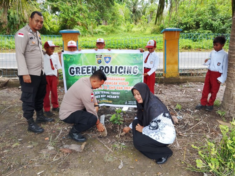Semarakan Hari Guru Polres Meranti Gelar Green Policing Edukasi Peduli Lingkungan Sekitar